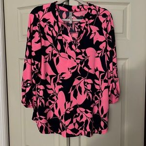 Dear Scarlett (Andree by unit) pink and navy floral top, size large, never worn